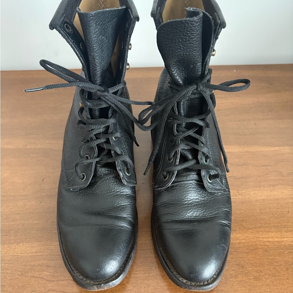 Boulet Women's Black Leather Lace-Up Boots